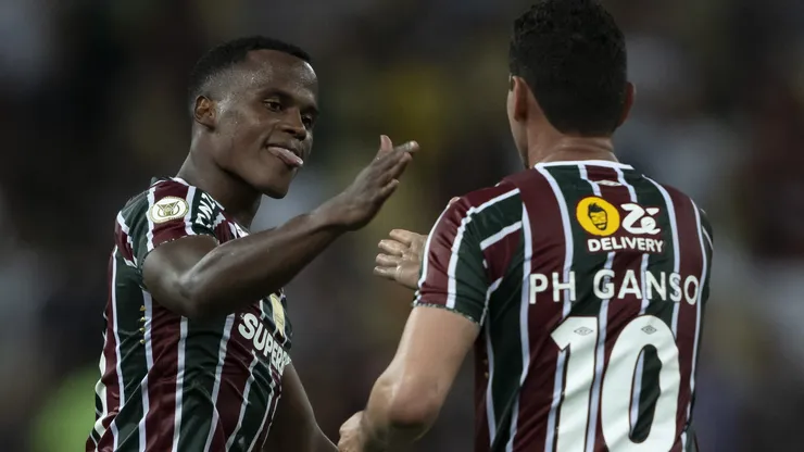 Jhon Arias jogador do Fluminense comemora seu gol com Ganso - Foto: Jorge Rodrigues/AGIF