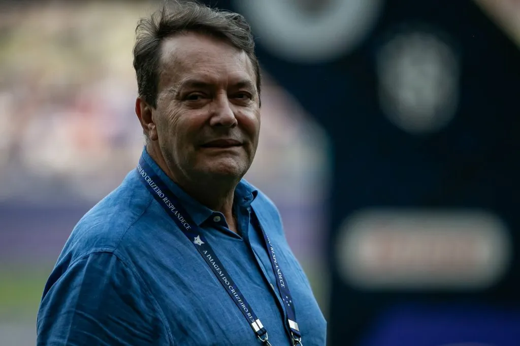 Pedro Lourenço acertou detalhes para a saída do atacante. Foto: Fernando Moreno/AGIF 