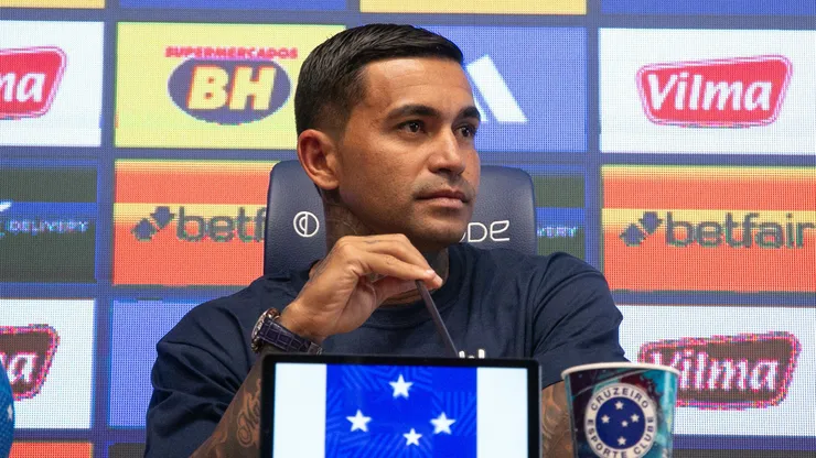 Atacante quando foi apresentado pela Raposa