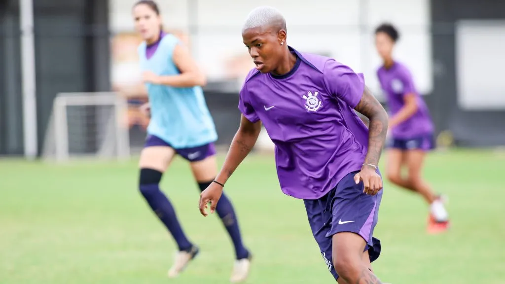 Jogadora do Corinthians em treinamento no CT