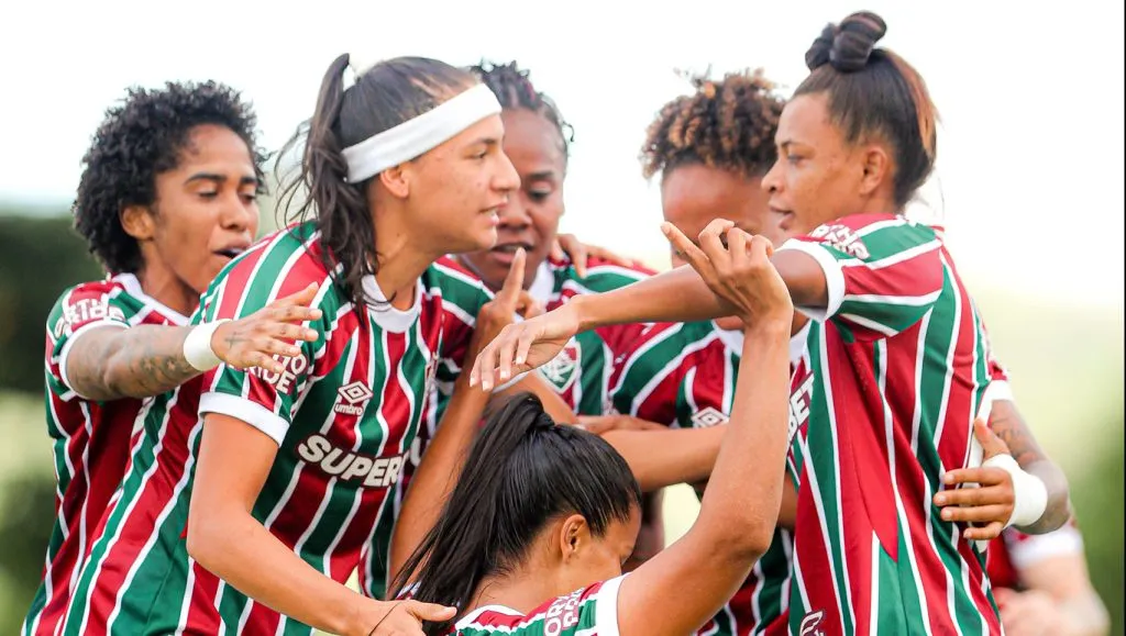 Jogadoras do Fluminense em duelo contra a Ferroviária pelo Brasileirão Feminino