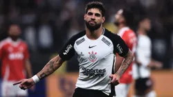 Yuri Alberto comemora gol diante do Internacional