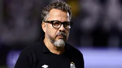 Cleber Xavier tomou decisão de cortar jogador do Santos antes de embarque a Maceió pela Copa Betano do Brasil