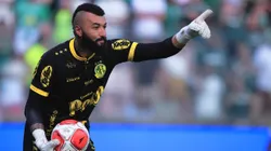 Muralha goleiro do Mirassol durante um destaques do elenco na temporada