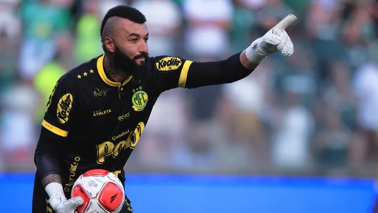Muralha goleiro do Mirassol durante um destaques do elenco na temporada