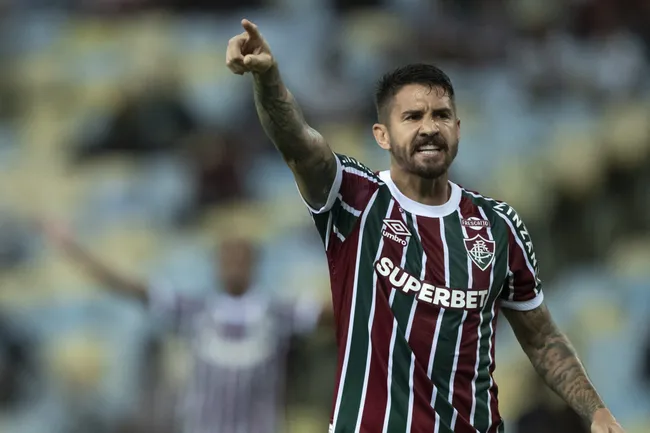 Everaldo jogador do Fluminense reclama com a arbitragem, Foto: Jorge Rodrigues/AGIF