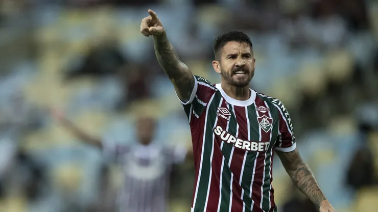 Everaldo jogador do Fluminense reclama com a arbitragem durante partida contra o San Jose no estadio Maracana pelo campeonato Copa Sul-americana 2025. Foto: Jorge Rodrigues/AGIF