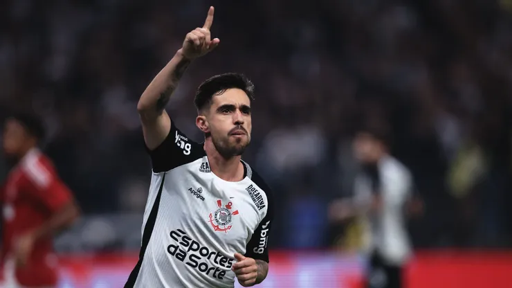 SP - SAO PAULO - 03/05/2025 - BRASILEIRO A 2025, CORINTHIANS X INTERNACIONAL - Igor Coronado jogador do Corinthians comemora seu gol durante partida contra o Internacional no estadio Arena Corinthians pelo campeonato Brasileiro A 2025. Foto: Ettore Chiereguini/AGIF