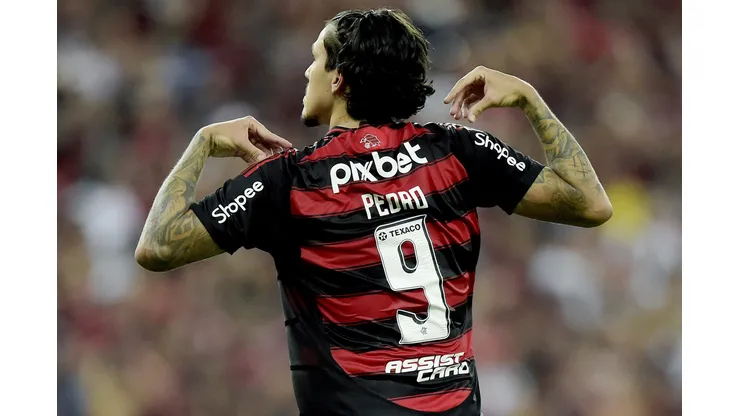 RJ - RIO DE JANEIRO - 27/04/2025 - BRASILEIRO A 2025, FLAMENGO X CORINTHIANS - Pedro jogador do Flamengo comemora seu gol durante partida contra o Corinthians no estadio Maracana pelo campeonato Brasileiro A 2025. Foto: Alexandre Loureiro/AGIF