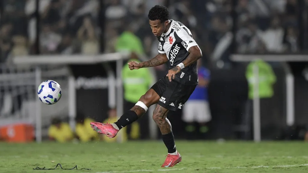 Volante do Vasco, Tchê Tchê disputa posição com Jair – Foto: Thiago Ribeiro/AGIF