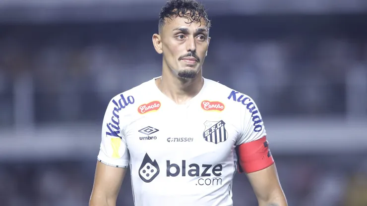 Diego Pituca durante partida entre Santos e Mirassol, na Vila Belmiro, pelo Campeonato Paulista.