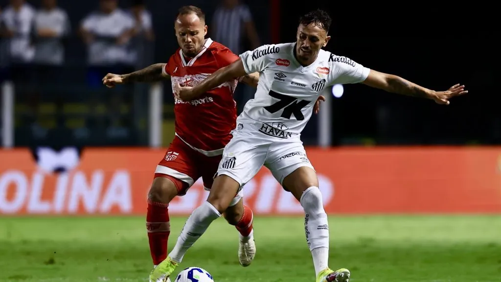 Diego Pituca durante partida. Foto: Marcello Zambrana/AGIF