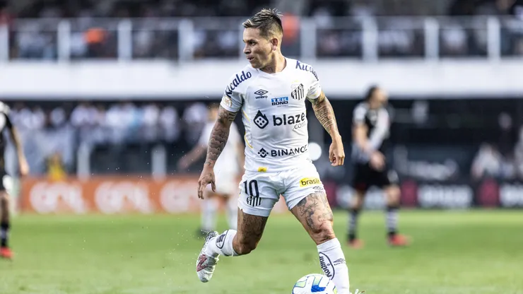 Soltedo, atacante do Santos deve brilhar contra o Grêmio neste domingo e renova esperança da torcida santista
