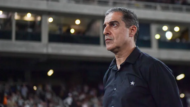 Renato Paiva, técnico do Botafogo, durante partida contra o Capital, pela Copa Betano do Brasil. Foto: Thiago Ribeiro/AGIF.