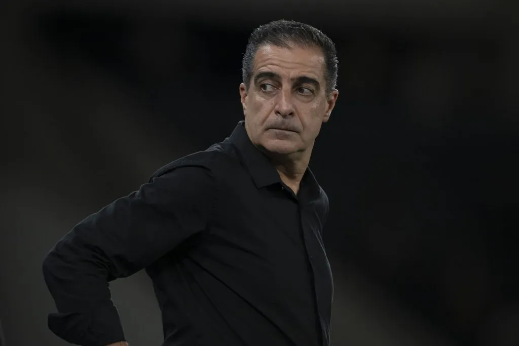 RJ – RIO DE JANEIRO – 30/04/2025 – COPA DO BRASIL 2025, BOTAFOGO X CAPITAL – Renato Paiva tecnico do Botafogo durante partida contra o Capital no estadio Engenhao pelo campeonato Copa Do Brasil 2025. Foto: Jorge Rodrigues/AGIF