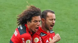 Willian Arão ao lado de Everton Ribeiro pelo Flamengo.