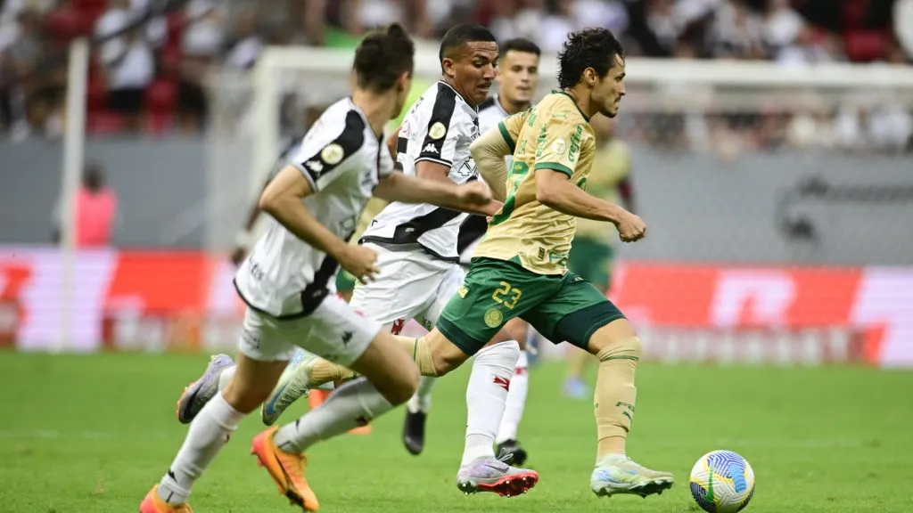 Vasco e Palmeiras voltam a se enfrentar neste domingo (4) – Foto: Mateus Bonomi/AGIF