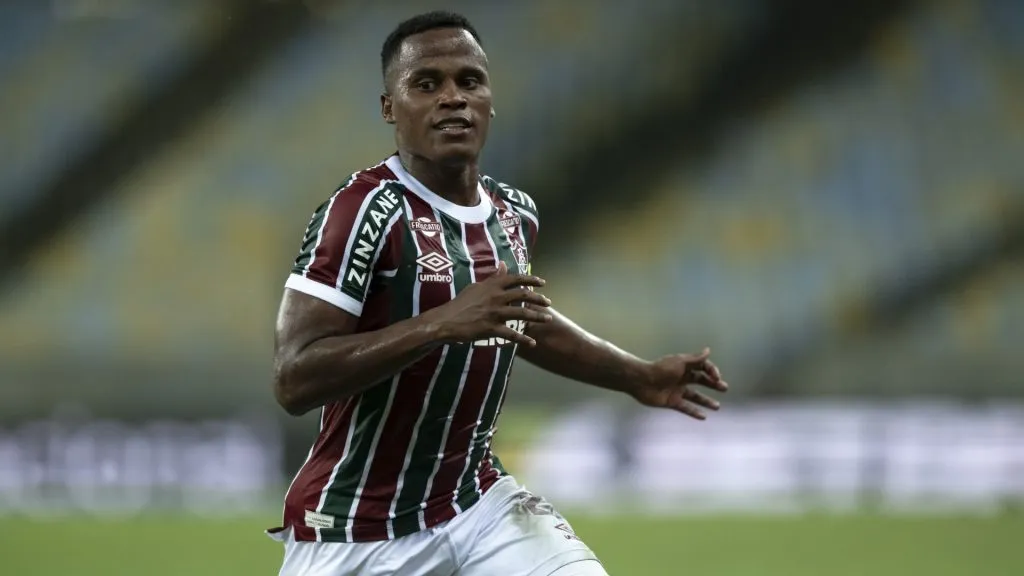 Jhon Arias distribuiu duas assistências pelo Fluminense contra o Sport – Foto: Thiago Ribeiro/AGIF