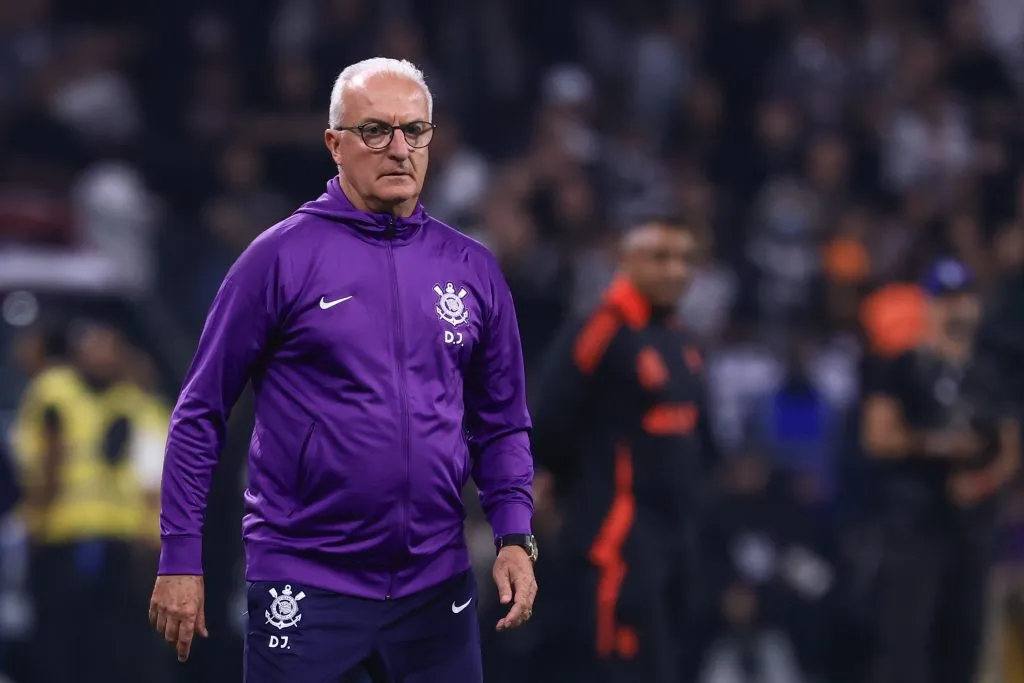 Dorival Jr técnico do Corinthians durante partida contra o Internacional – Foto: Marcello Zambrana/AGIF