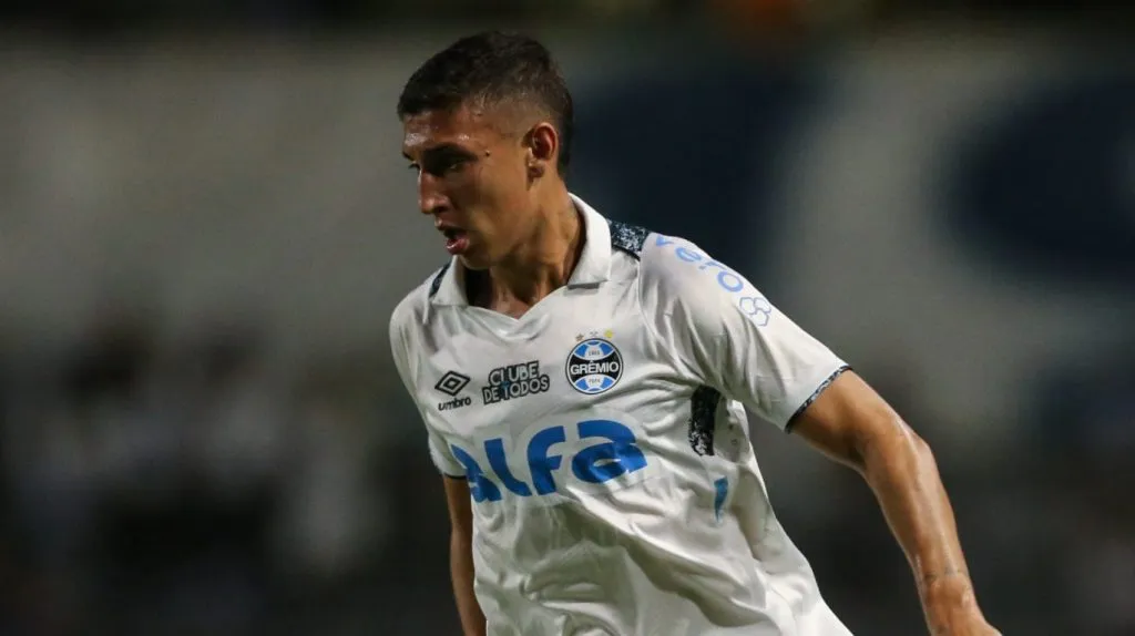 AL – MACEIO – 30/04/2025 – COPA DO BRASIL 2025, CSA X GREMIO – Cristian Oliveira jogador do Gremio durante a partida entre CSA e Gremio no Estadio Rei Pele em Maceio (AL), valida pela Copa do Brasil 2025. Foto: Marlon Costa/AGIF