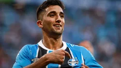 Chistian Olivera jogador do Grêmio comemora seu gol durante partida contra o Santos - Foto: Maxi Franzoi/AGIF