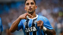 Cristian Oliveira, jogador do Grêmio, comemora seu gol durante partida contra o Santos no estadio Arena do Grêmio pelo campeonato Brasileiro A 2025. Foto: Maxi Franzoi/AGIF