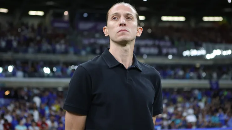 Filipe Luis, técnico do Flamengo, durante partida contra o Cruzeiro no estadio Mineirão pelo campeonato Brasileiro A 2025. Foto: Gilson Lobo/AGIF