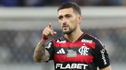 Arrascaeta durante a partida com o Cruzeiro