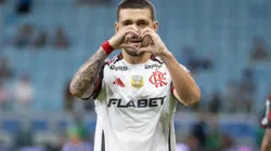RS - PORTO ALEGRE - 13/04/2025 - BRASILEIRO A 2025, GREMIO X FLAMENGO - Giogian De Arrascaeta jogador do Flamengo comemora seu gol durante partida contra o Gremio no estadio Arena do Gremio pelo campeonato Brasileiro A 2025. Foto: Liamara Polli/AGIF