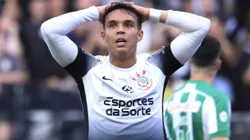 Giovane, jogador do Corinthians, lamenta durante partida contra o Juventude pelo campeonato Brasileiro A 2024. Foto: Marcello Zambrana/AGIF