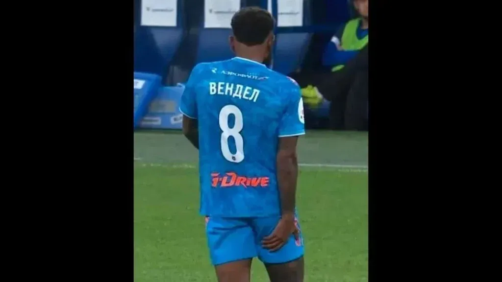 Wendel sinaliza dor na coxa em partida do Zenit – Foto: Reprodução/Internet