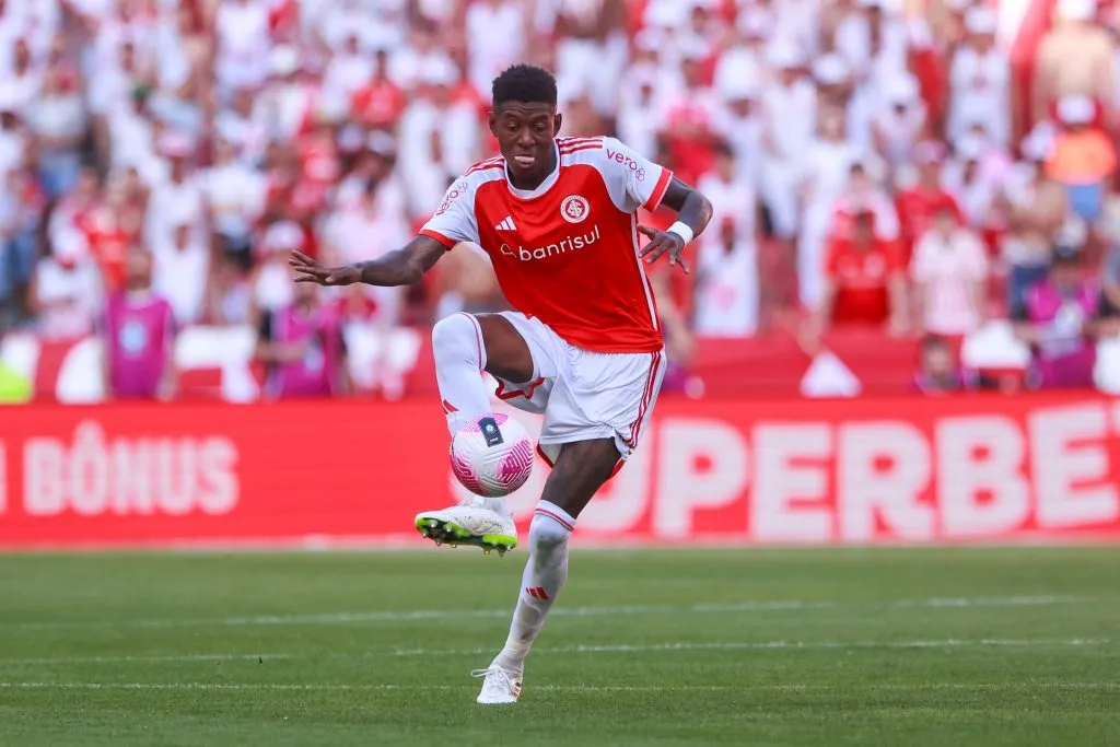 RS – PORTO ALEGRE – 19/10/2024 – BRASILEIRO A 2024, INTERNACIONAL X GREMIO – Vitao jogador do Internacional durante partida contra o Gremio no estadio Beira-Rio pelo campeonato Brasileiro A 2024. Foto: Luiz Erbes/AGIF