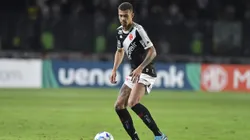 João Victor em ação pelo Vasco. Foto: Thiago Ribeiro/AGIF