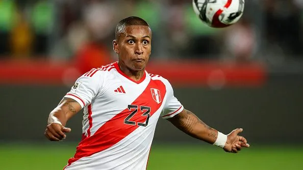 Pedro Aquino pela Seleção Peruana. Foto: Daniel Apuy/Getty Images