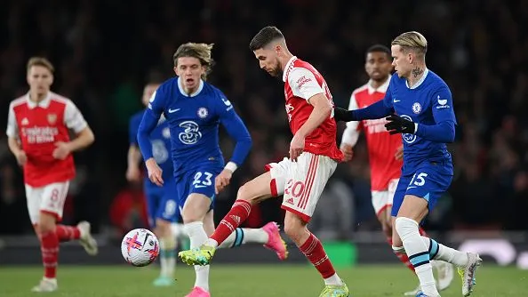 Jorginho durante partida. Foto: Shaun Botterill/Getty Images