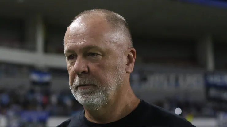 - Mano Menezes, treinador gremista