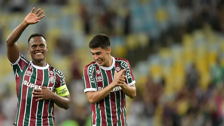 Jogadores do Fluminense celebram vitória ao final da partida contra o Sport, pelo Brasileirão Betano. Foto: Thiago Ribeiro/AGIF.
