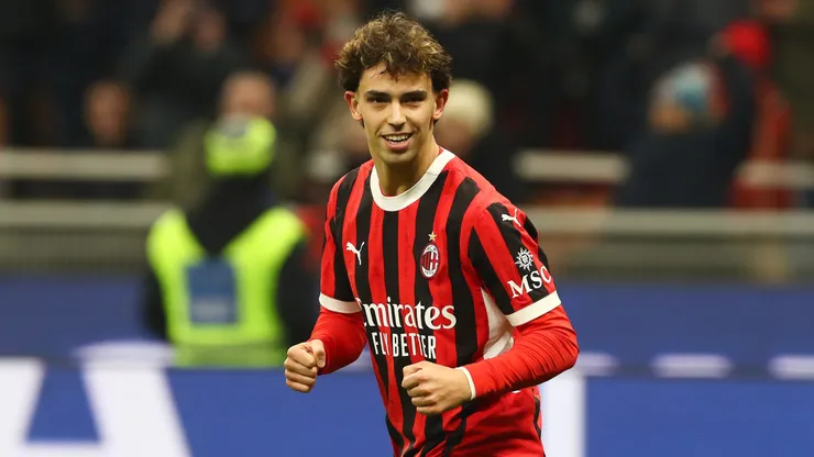 João Felix em partida pelo Milan.