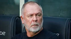 Mano Menezes tecnico do Gremio durante partida contra o Santos no estadio Arena do Gremio pelo campeonato Brasileiro A 2025