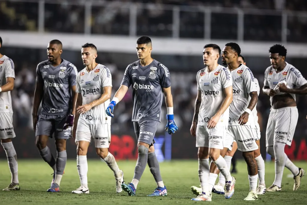 SP – SANTOS – 23/09/2024 – BRASILEIRO B 2024, SANTOS X NOVORIZONTINO – Gabriel Brazao jogador do Santos durante partida contra o Novorizontino no estadio Vila Belmiro pelo campeonato Brasileiro B 2024. Foto: Abner Dourado/AGIF
