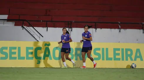 Jogadoras da Seleção Brasileira Feminina durante treino. Foto: Marlon Costa/AGIF