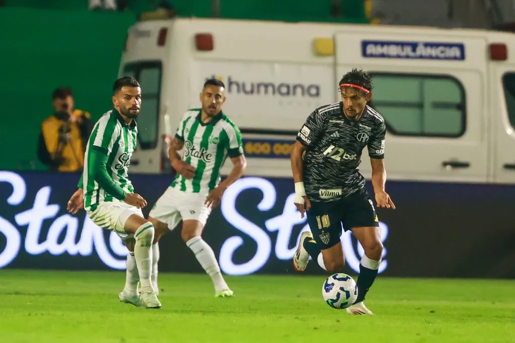 Meio-campista em ação no Alfredo Jaconi. Foto: Luiz Erbes/AGIF