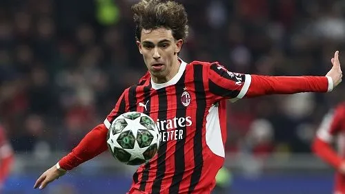 João Félix durante partida. Foto: Marco Luzzani/Getty Images