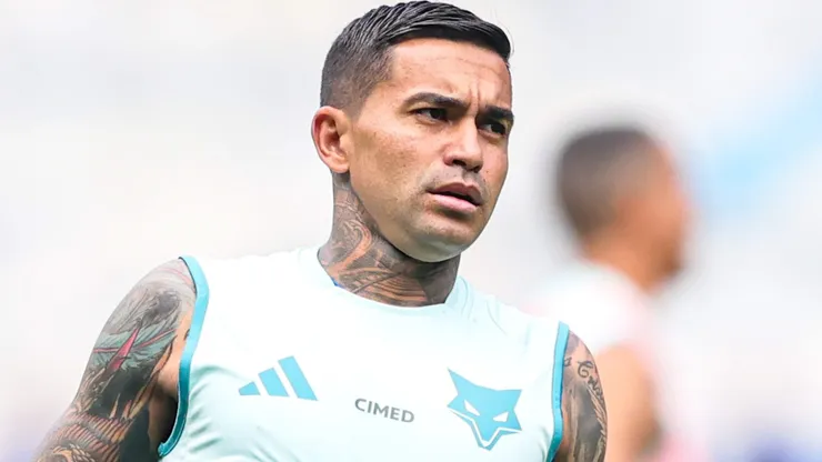 Dudu durante aquecimento antes da partida entre Cruzeiro e Betim, no Mineirão, pelo Campeonato Mineiro.