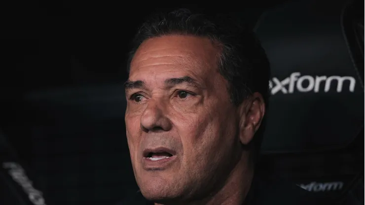 Vanderlei Luxemburgo criticou Filipe Luís no Flamengo.