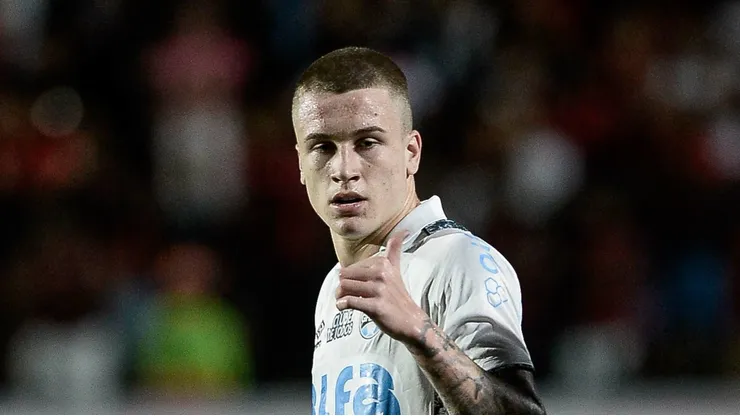 Igor Serrote durante jogo do Brasileirão Betano.