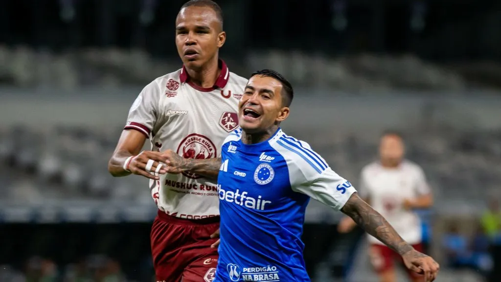 Dudu durante partida. Foto: Fernando Moreno/AGIF