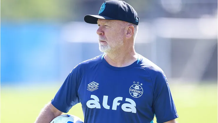 Mano Menezes em treino no CT Luiz Carvalho