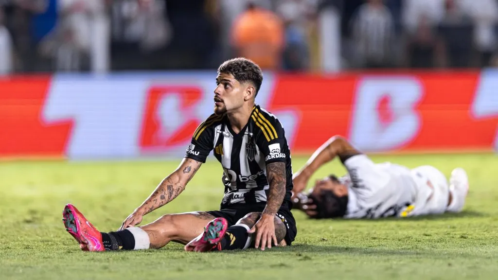 Rubens, jogador do Galo, durante partida contra o Santos, pelo Brasileirão Betano. Foto: Abner Dourado/AGIF.