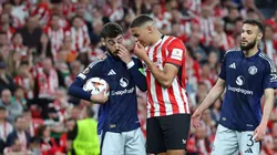 Bruno Fernandes conversa com Maroan Sannadi na partida de ida das semifinais. Foto: Every Second Media / Alamy Stock Photo